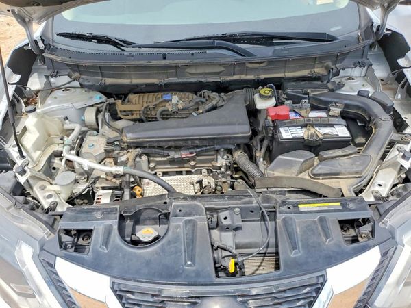 2019 NISSAN ROGUE — Engine bay