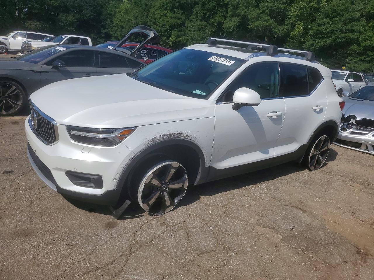 2019 VOLVO XC40 Inscription — Front 3/4