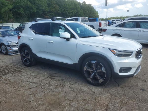 2019 VOLVO XC40 Inscription — Passenger 3/4