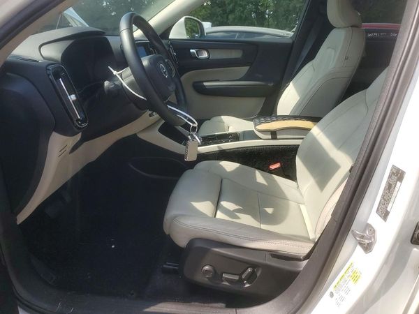 2019 VOLVO XC40 Inscription — DENT