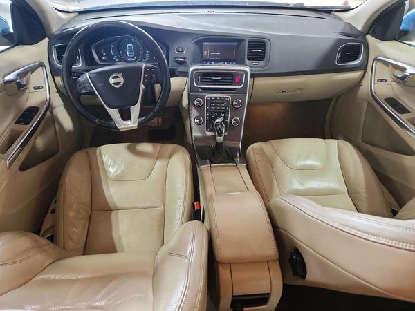 2014 VOLVO S60