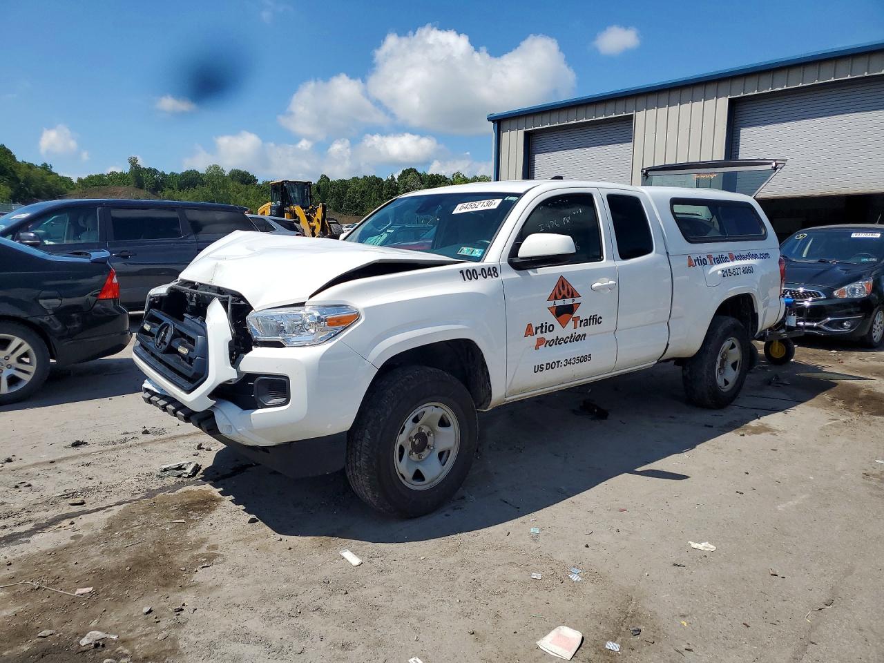 2022 TOYOTA TACOMA SR5 — Front 3/4
