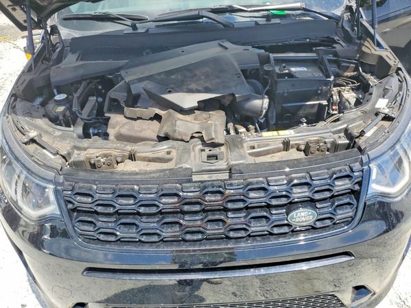2020 LAND ROVER DISCOVERY SE R-Dynamic — Engine bay