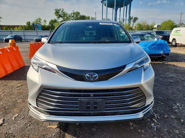 2021 TOYOTA SIENNA