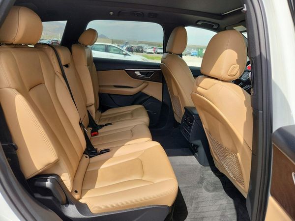 2020 AUDI Q7 quattro Premium Plus