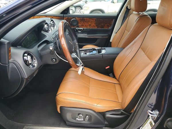 2019 JAGUAR XJ
