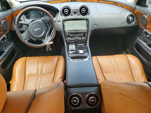 2019 JAGUAR XJ