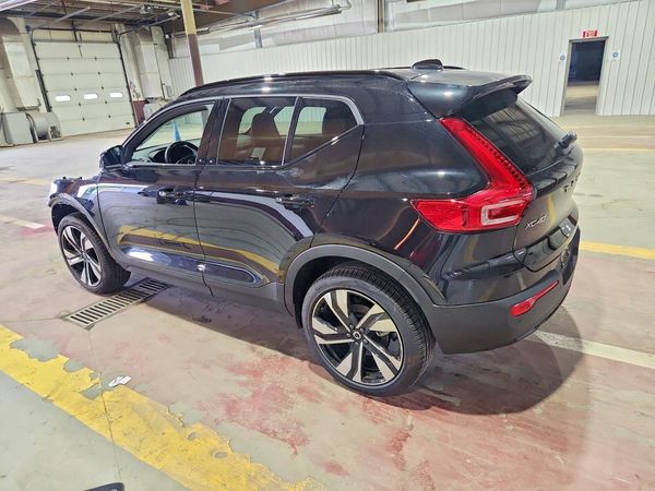 2026 VOLVO XC40 Ultra Dark