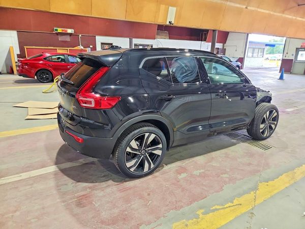 2026 VOLVO XC40 Ultra Dark