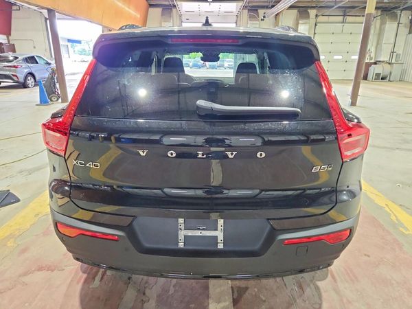 2026 VOLVO XC40 Ultra Dark