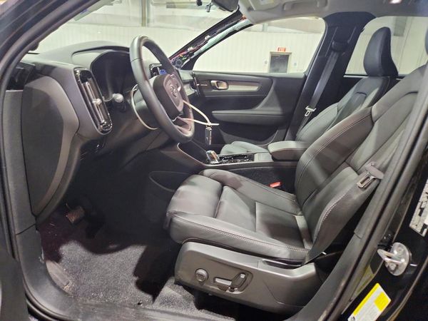 2026 VOLVO XC40 Ultra Dark