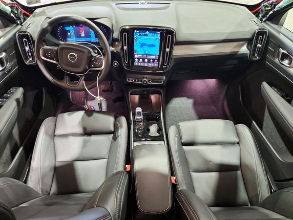 2026 VOLVO XC40 Ultra Dark
