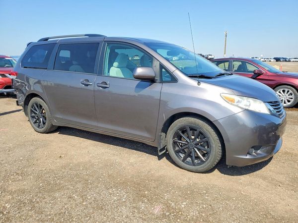 2013 TOYOTA SIENNA