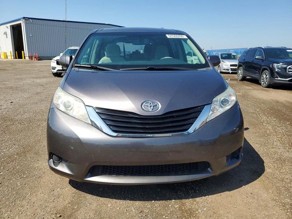 2013 TOYOTA SIENNA