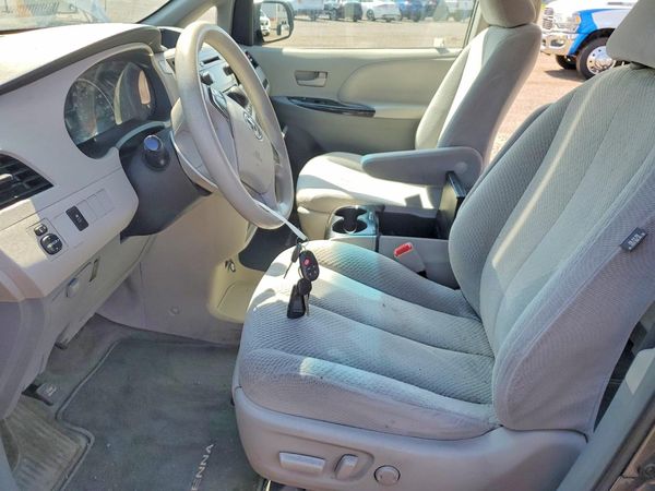 2013 TOYOTA SIENNA