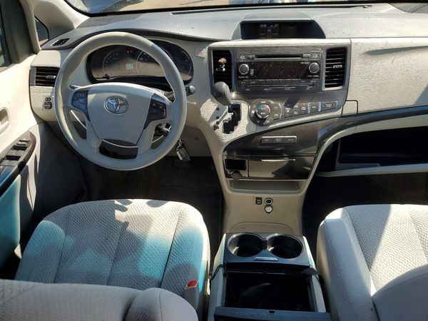 2013 TOYOTA SIENNA
