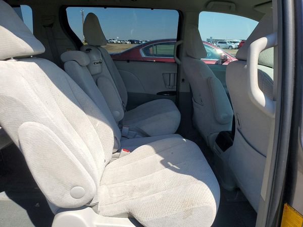 2013 TOYOTA SIENNA