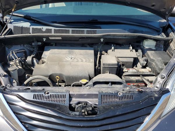 2013 TOYOTA SIENNA