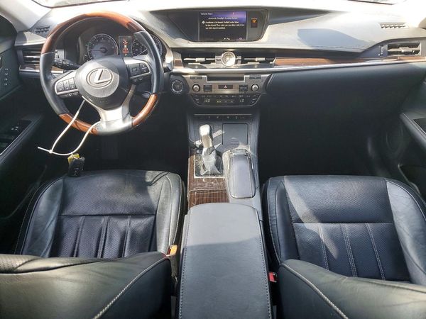 2018 LEXUS ES
