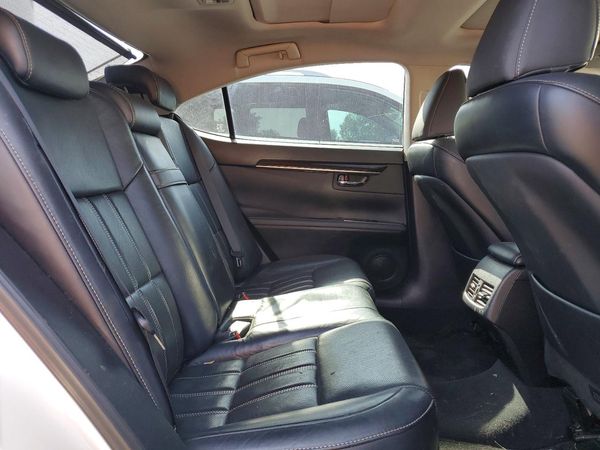2018 LEXUS ES