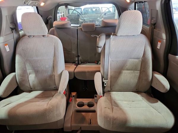 2018 TOYOTA SIENNA LE