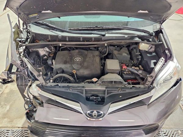 2018 TOYOTA SIENNA LE