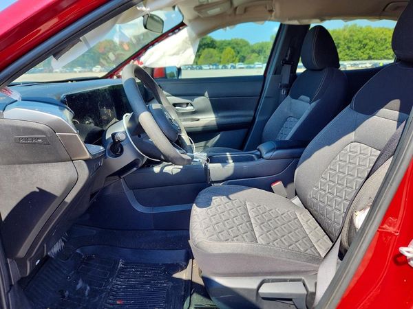 2025 NISSAN KICKS