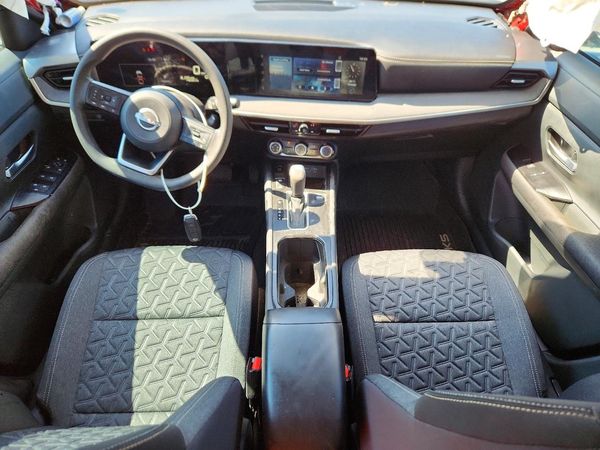 2025 NISSAN KICKS