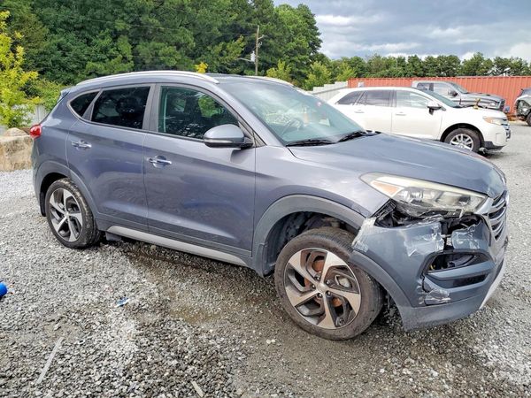 2017 HYUNDAI TUCSON — Passenger 3/4