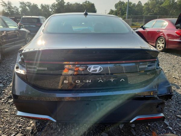 2025 HYUNDAI SONATA SE