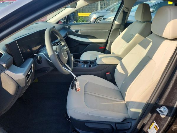 2025 HYUNDAI SONATA SE