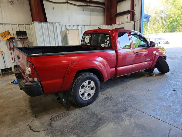2014 TOYOTA TACOMA Delux Grade