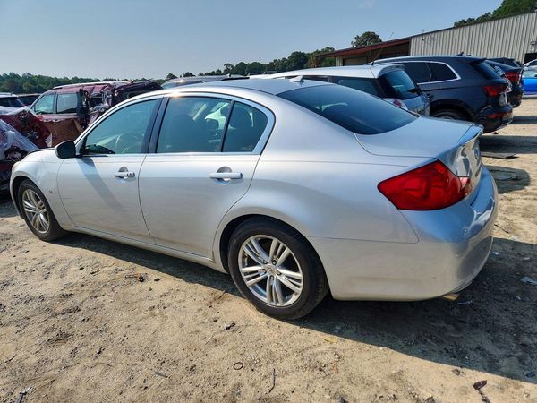 2015 INFINITI Q40