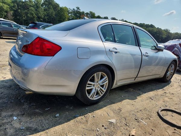 2015 INFINITI Q40
