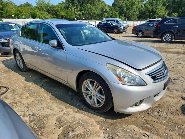 2015 INFINITI Q40
