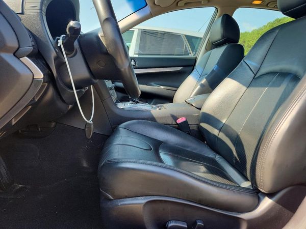 2015 INFINITI Q40