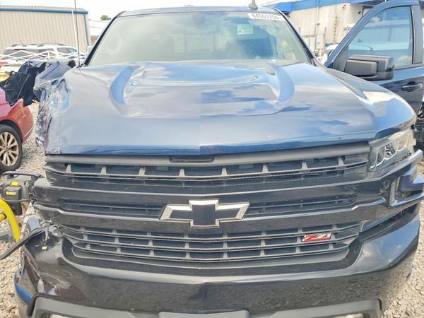 2020 CHEVROLET SILVERADO Trail Boss - LT — Engine bay