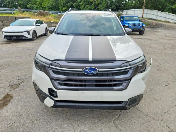 2025 SUBARU FORESTER Limited