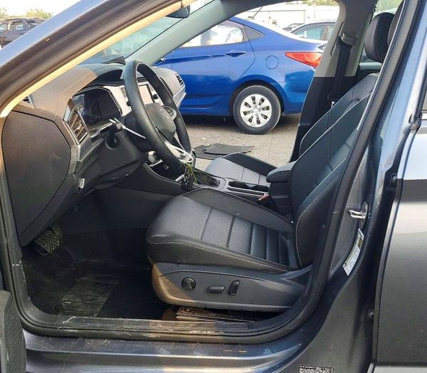 2023 VOLKSWAGEN JETTA SE w/ Sunroof