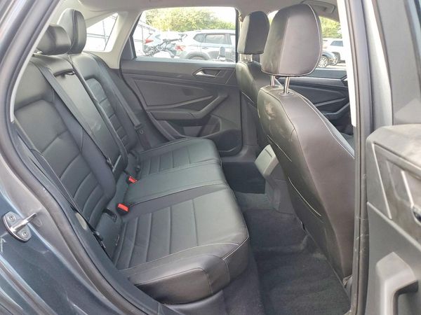 2023 VOLKSWAGEN JETTA SE w/ Sunroof