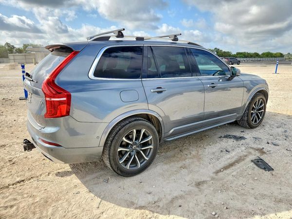 2017 VOLVO XC90 Momentum