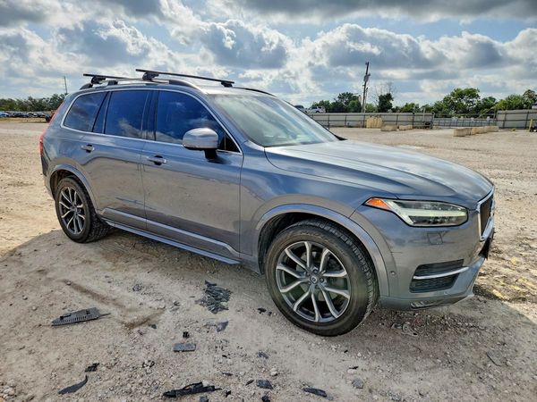 2017 VOLVO XC90 Momentum
