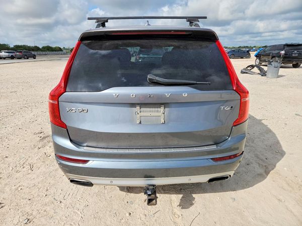 2017 VOLVO XC90 Momentum