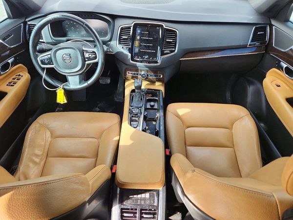 2017 VOLVO XC90 Momentum