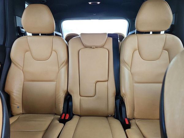 2017 VOLVO XC90 Momentum