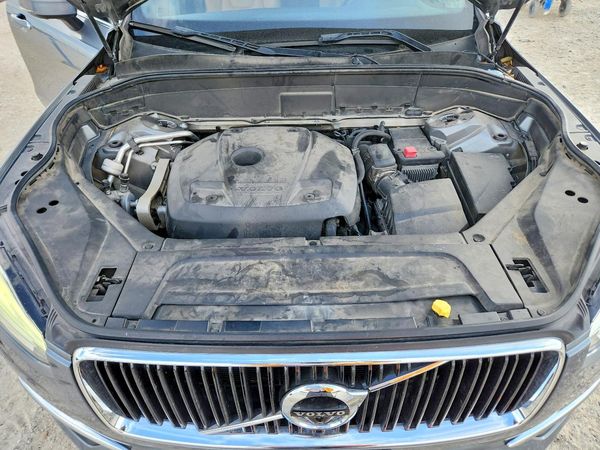 2017 VOLVO XC90 Momentum