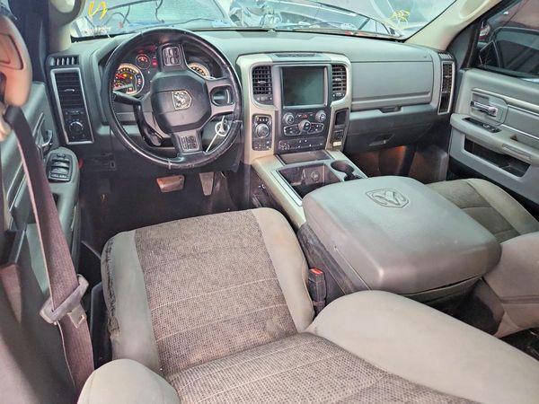 2015 RAM 1500 SLT