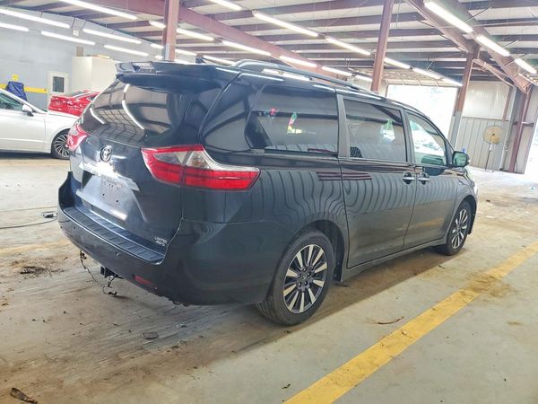 2020 TOYOTA SIENNA Q grade