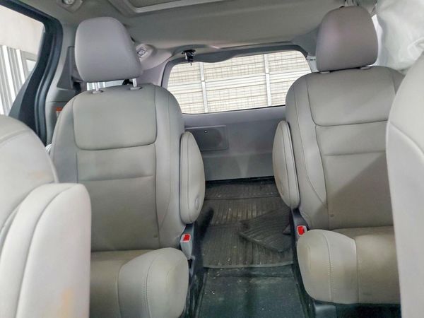 2020 TOYOTA SIENNA Q grade