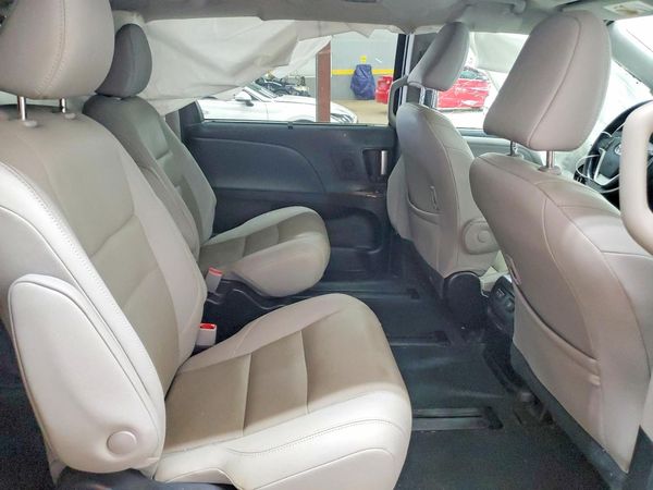 2020 TOYOTA SIENNA Q grade